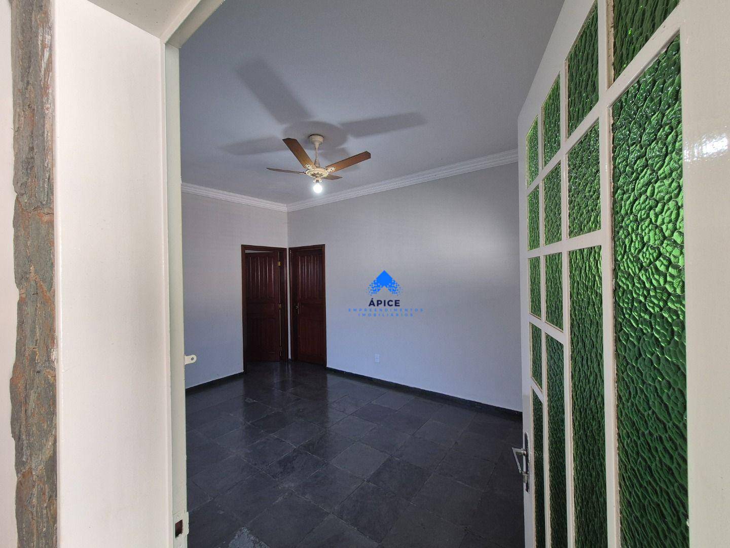 Casa para alugar com 3 quartos, 242M2 - Foto 7