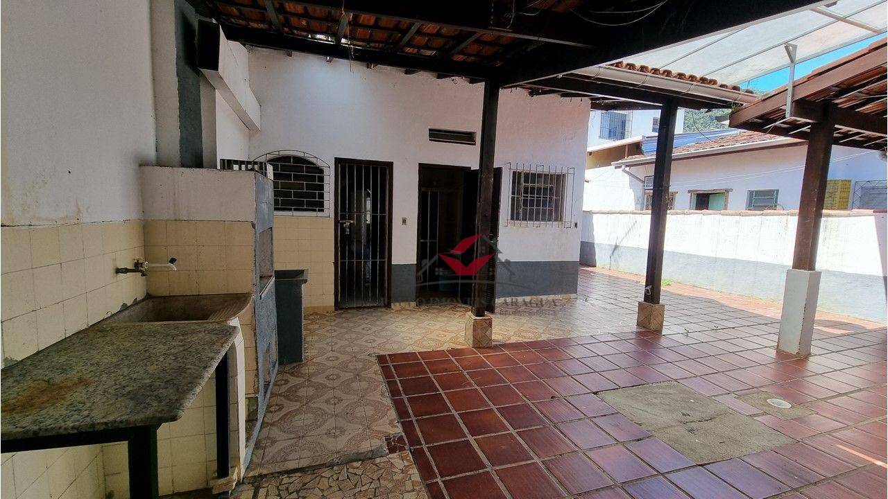 Casa à venda com 5 quartos, 131m² - Foto 27