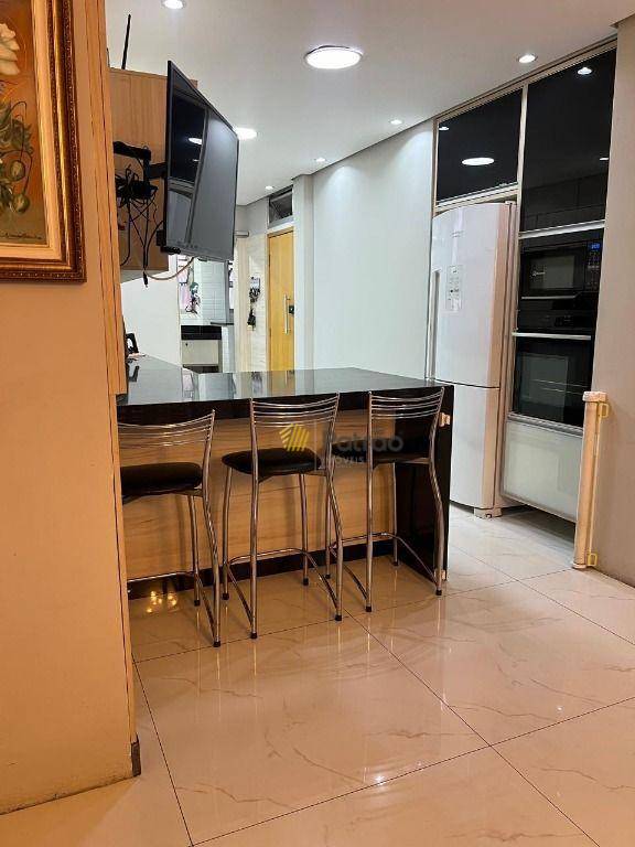 Apartamento à venda com 3 quartos, 122m² - Foto 4