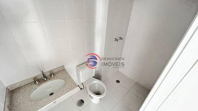 Apartamento à venda com 2 quartos, 67m² - Foto 4