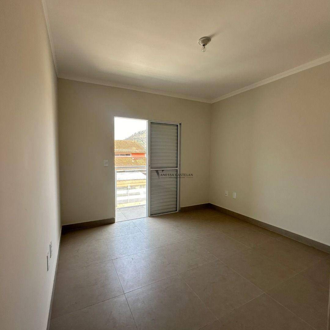 Casa à venda com 4 quartos, 133m² - Foto 3