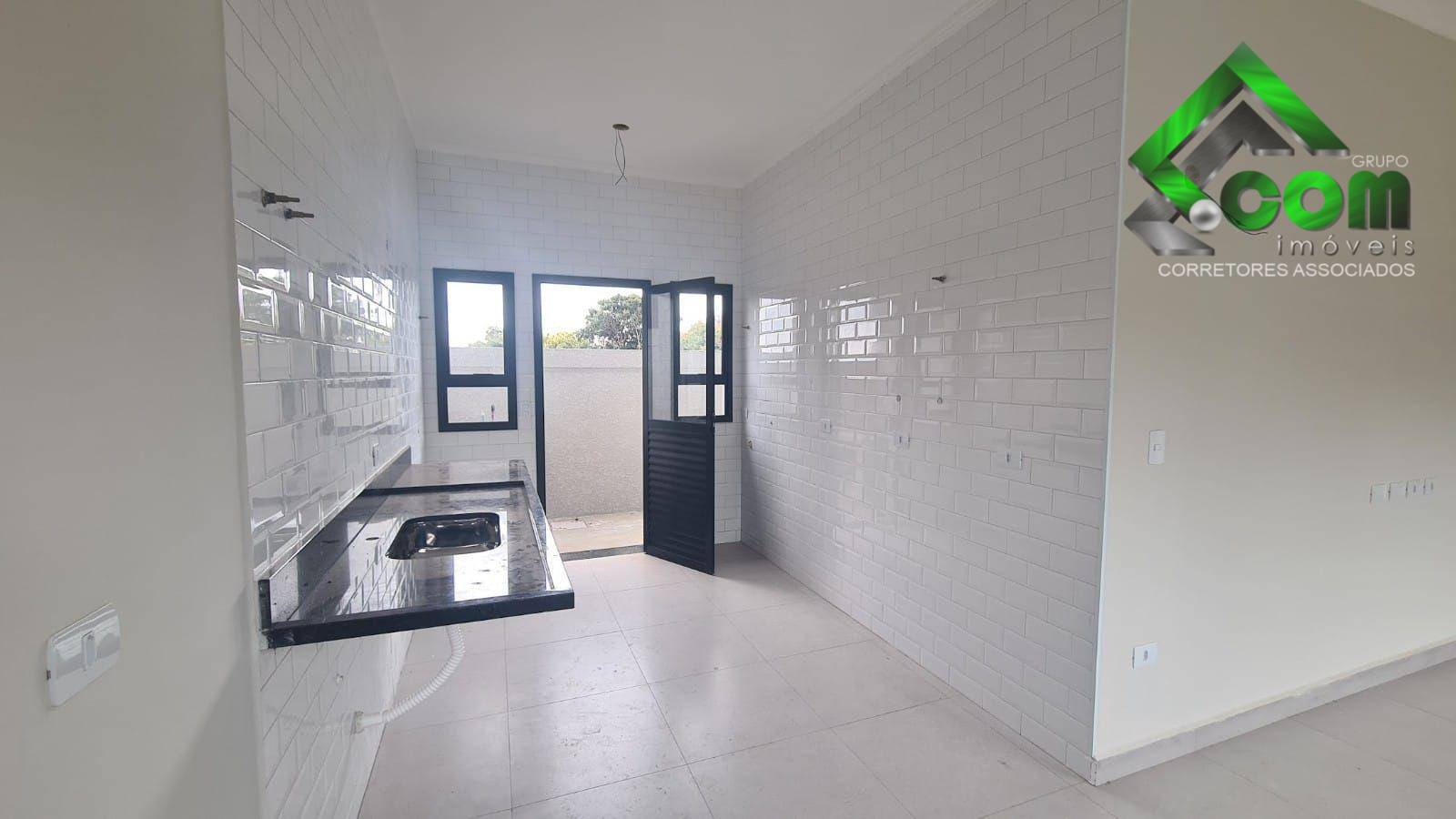 Casa à venda com 2 quartos, 60m² - Foto 4