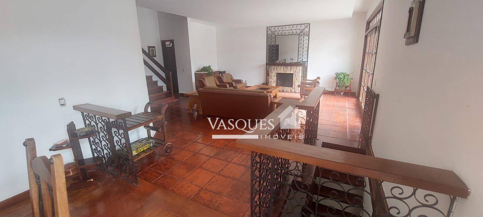 Casa de Condomínio para alugar com 4 quartos, 330m² - Foto 3