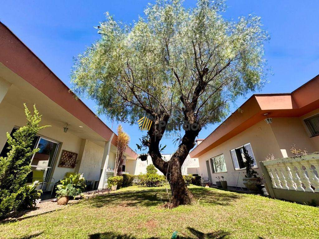 Casa, 4 quartos, 270 m² - Foto 1