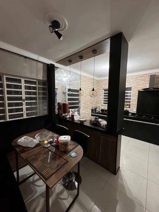 Casa à venda com 3 quartos, 190m² - Foto 1