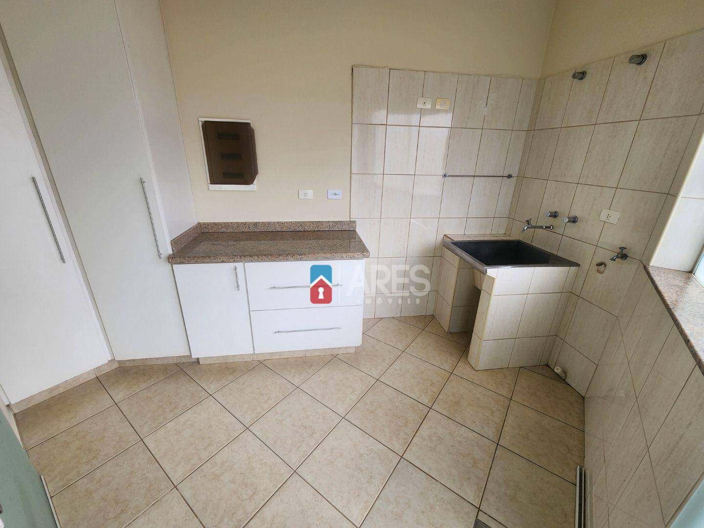 Casa para alugar com 4 quartos, 287m² - Foto 11