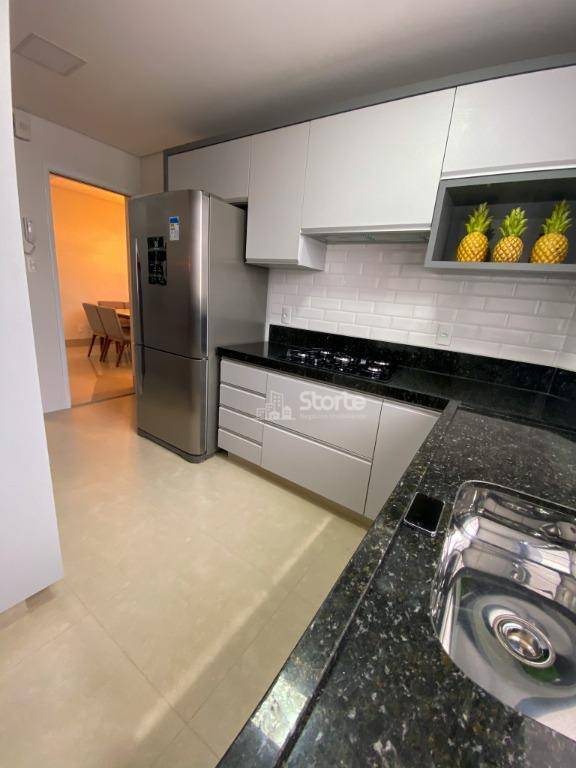 Apartamento à venda com 3 quartos, 188m² - Foto 3