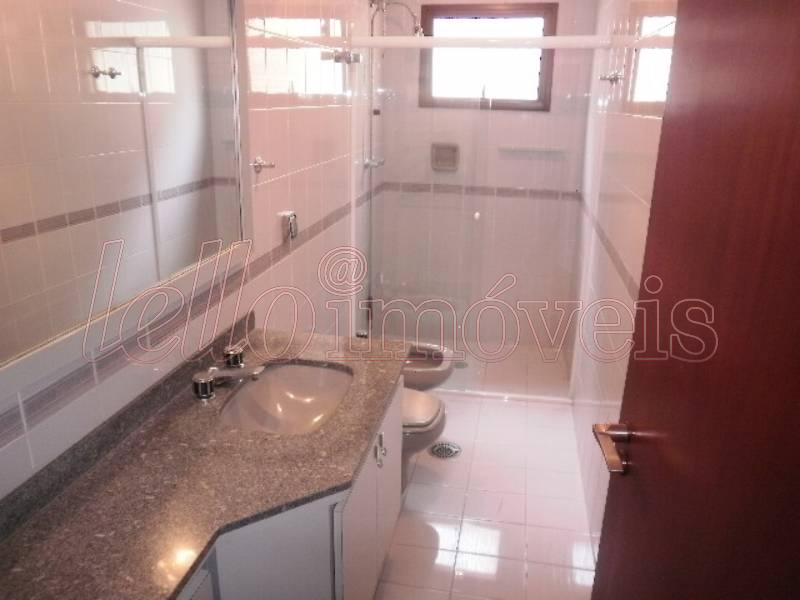 Apartamento para alugar com 3 quartos, 130m² - Foto 17