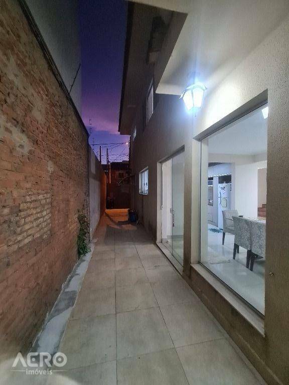 Casa à venda com 3 quartos, 210m² - Foto 13