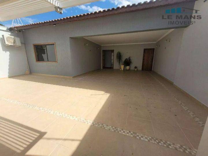 Casa à venda com 3 quartos, 148m² - Foto 1