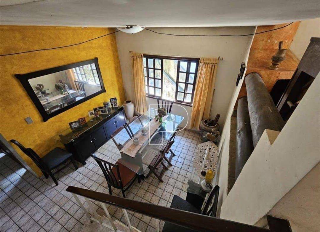 Casa de Condomínio à venda com 3 quartos, 240m² - Foto 2