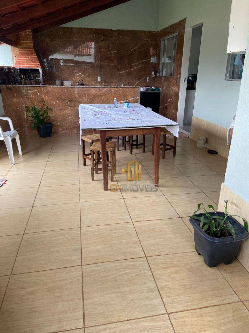 Casa à venda com 3 quartos, 300m² - Foto 2