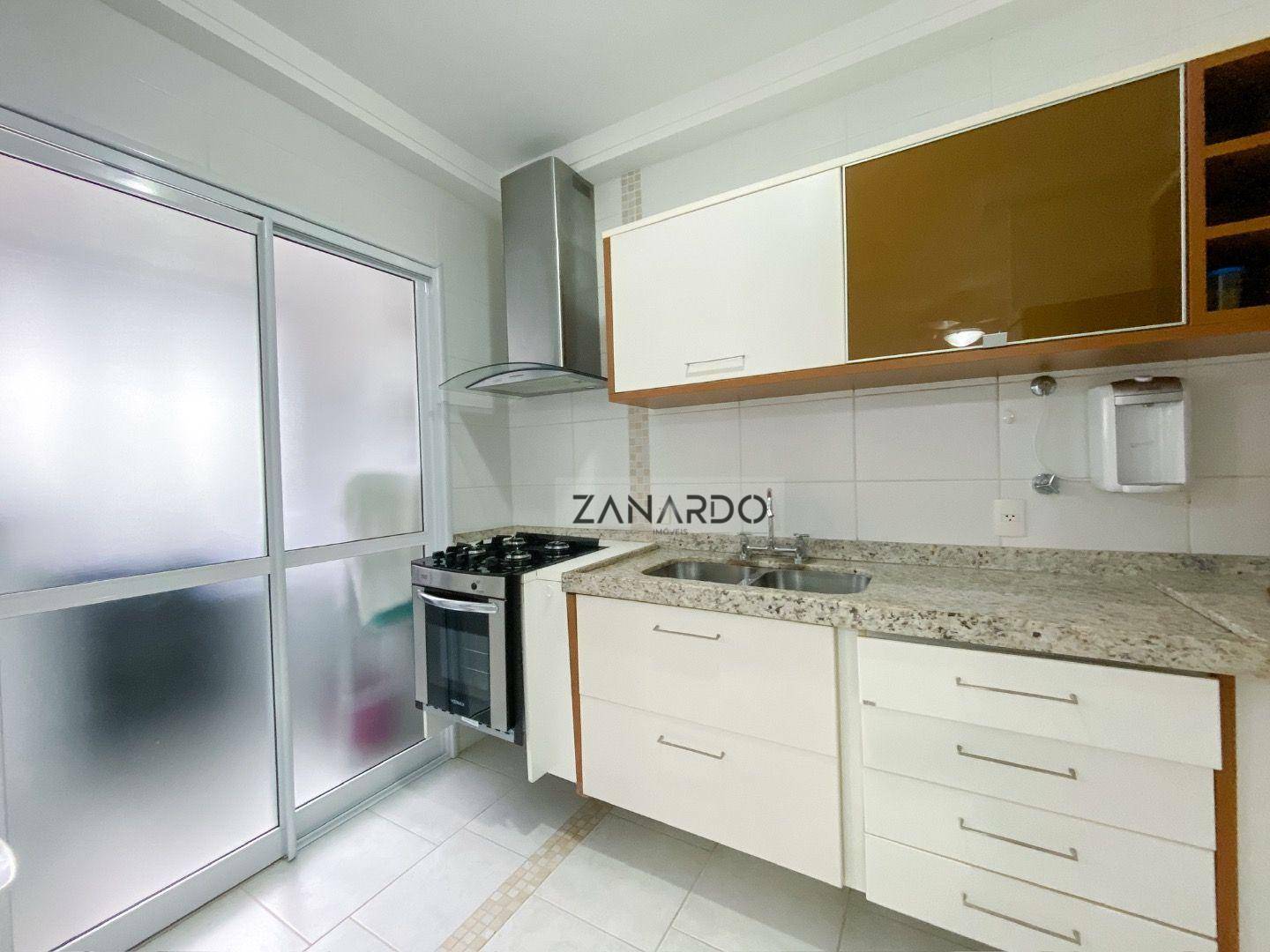 Apartamento à venda com 3 quartos, 111m² - Foto 4