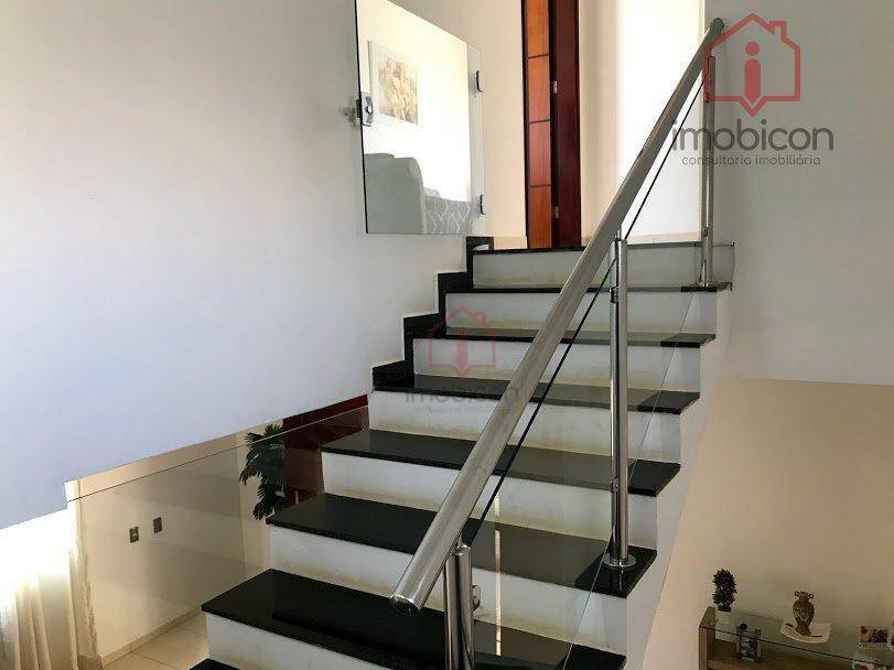 Casa à venda com 6 quartos, 220m² - Foto 12