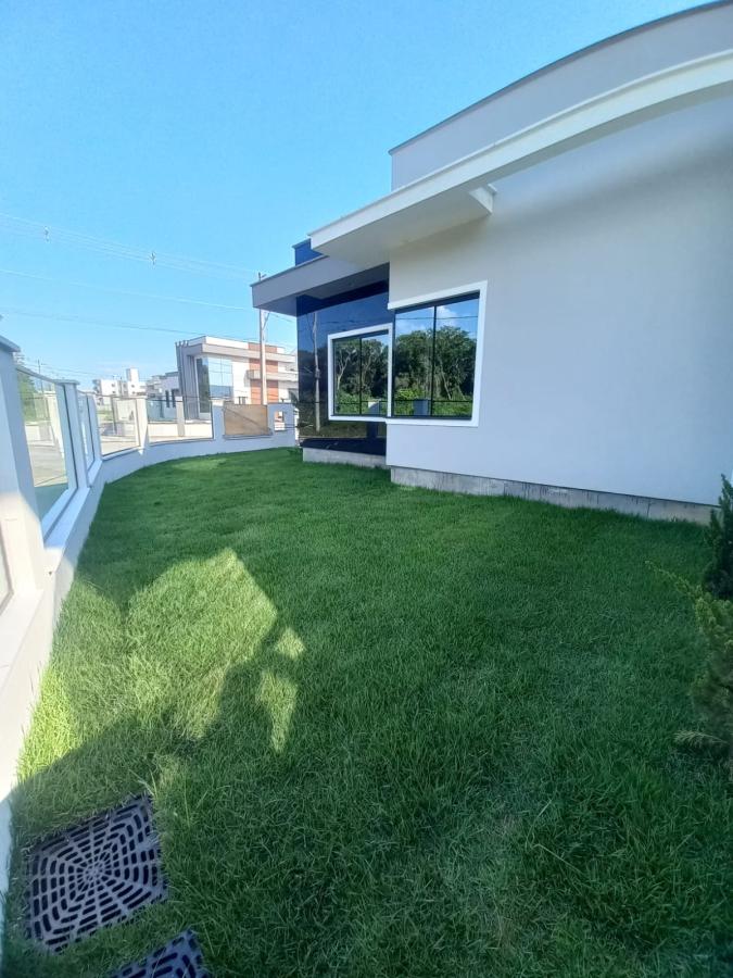 Casa à venda com 3 quartos, 194m² - Foto 1