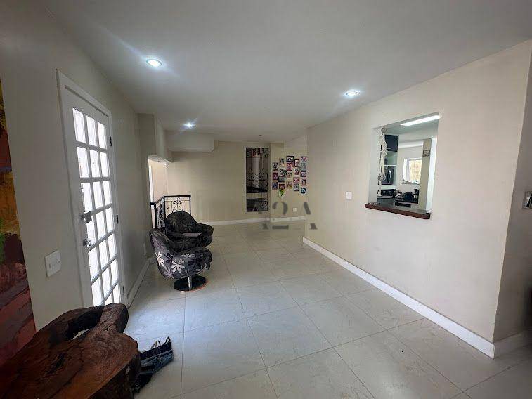 Casa de Condomínio à venda com 3 quartos, 380m² - Foto 13