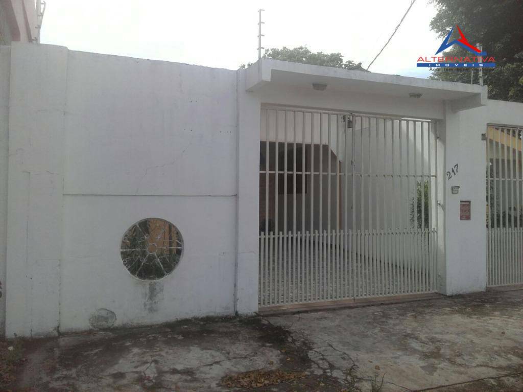 Casa à venda com 6 quartos, 360m² - Foto 2