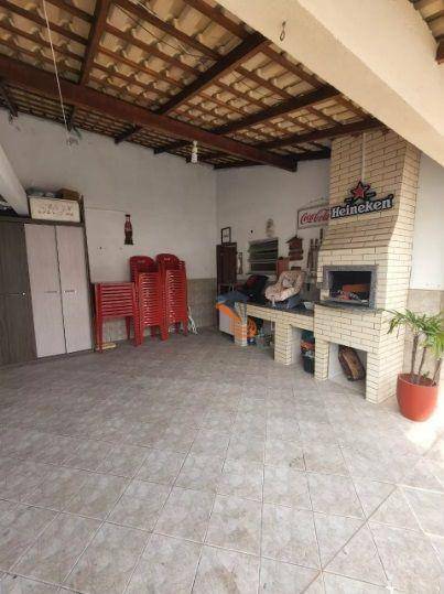 Casa à venda com 3 quartos, 200m² - Foto 1