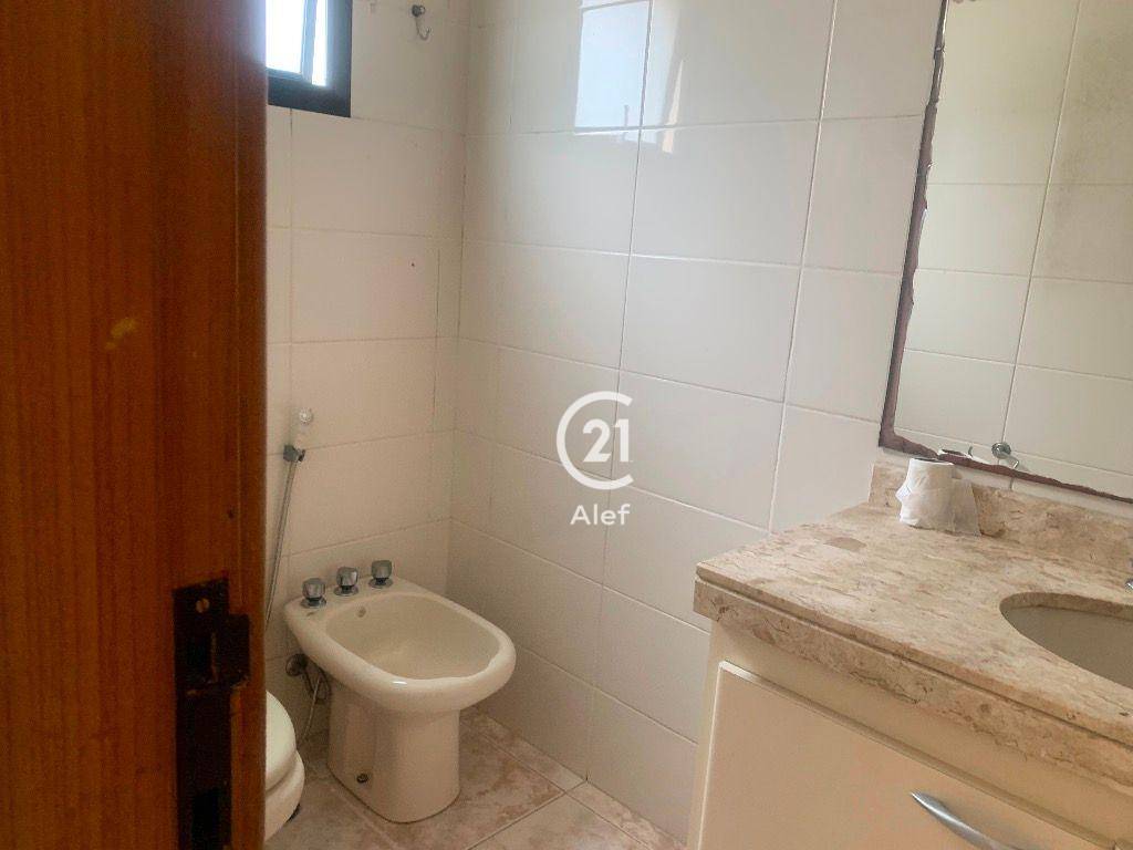 Apartamento para alugar com 3 quartos, 130m² - Foto 13