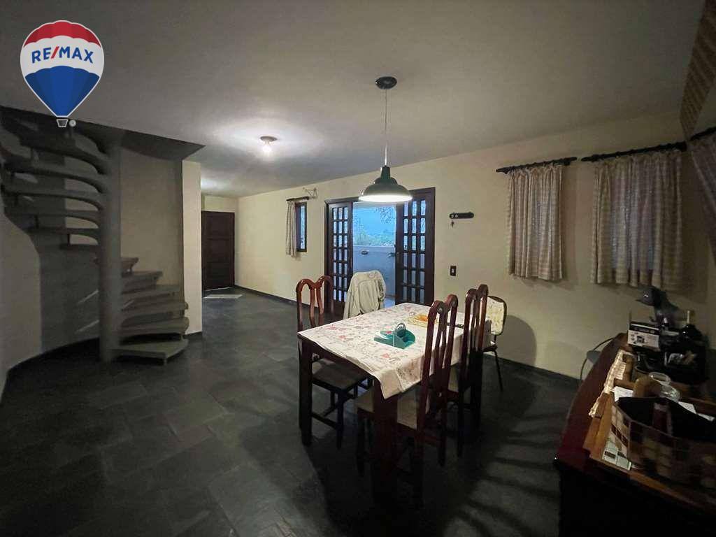 Casa para alugar com 5 quartos, 471m² - Foto 11