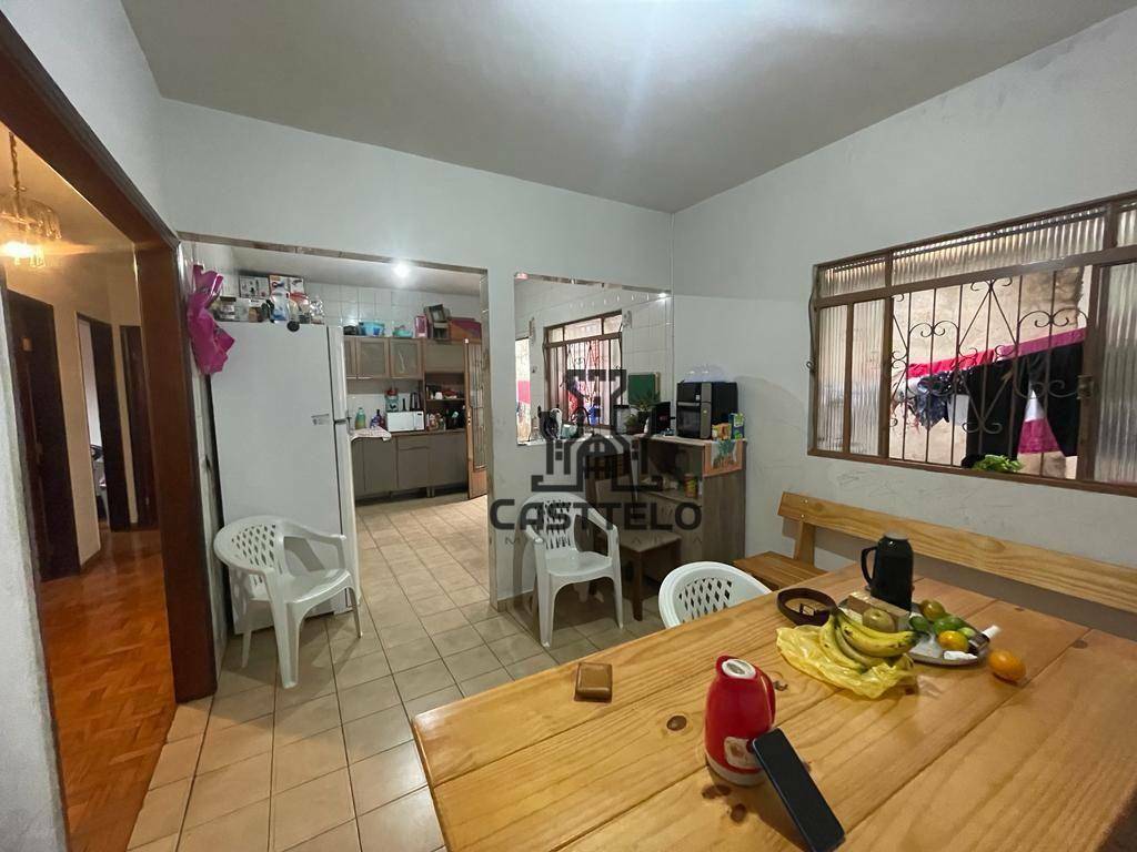 Casa à venda com 4 quartos, 170m² - Foto 11