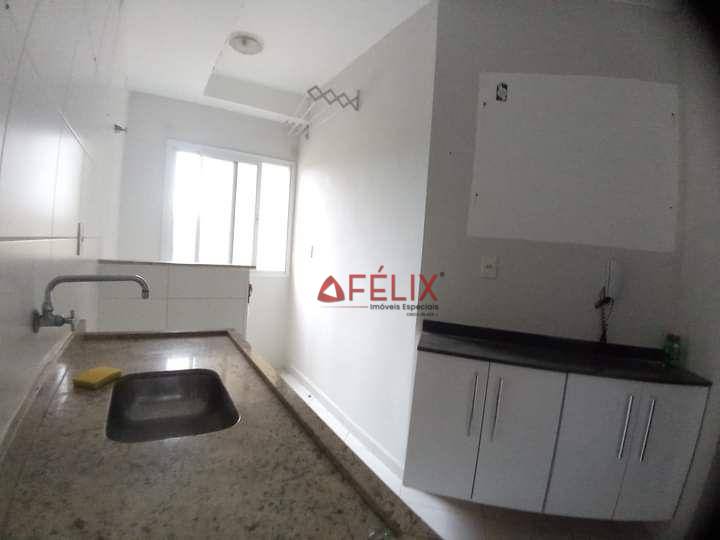 Apartamento à venda com 2 quartos, 67m² - Foto 3