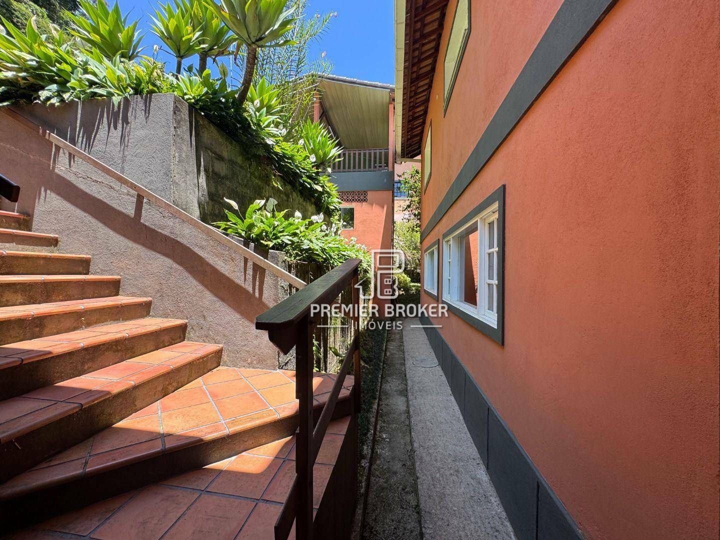 Casa de Condomínio à venda com 4 quartos, 245m² - Foto 32