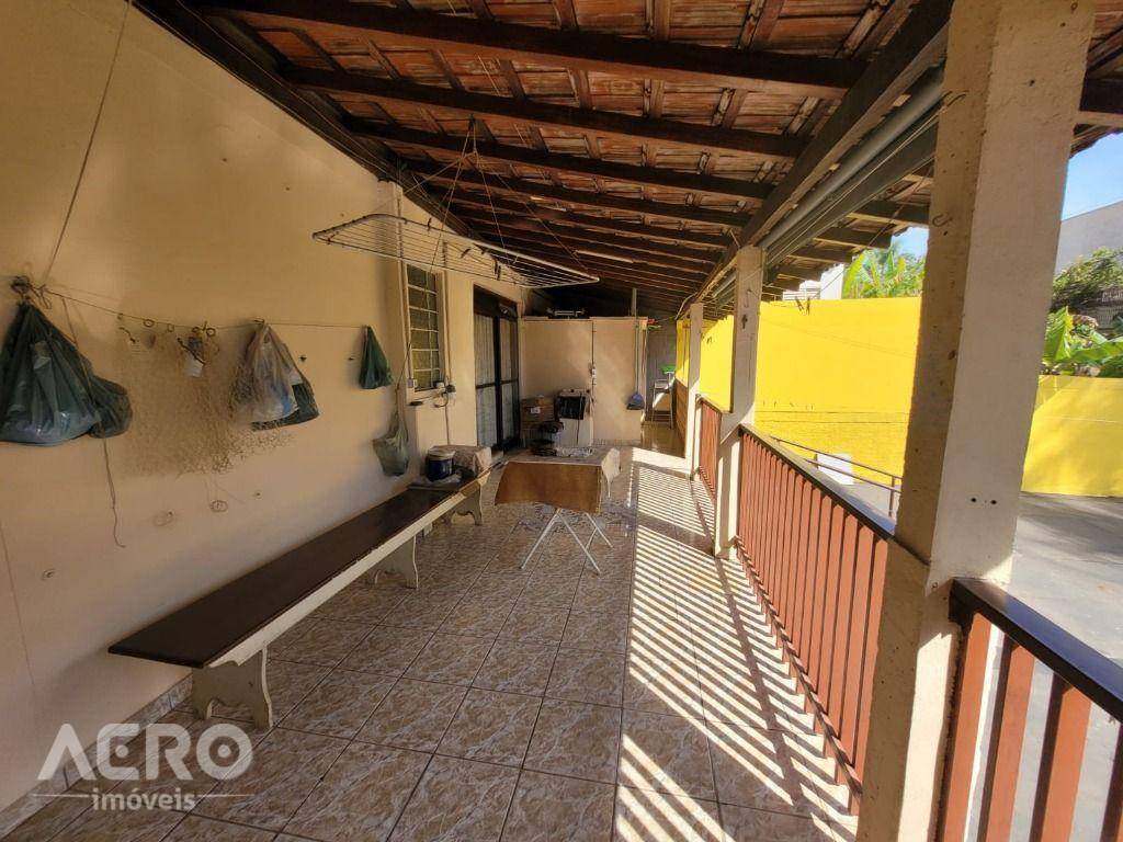 Casa à venda com 3 quartos, 184m² - Foto 4