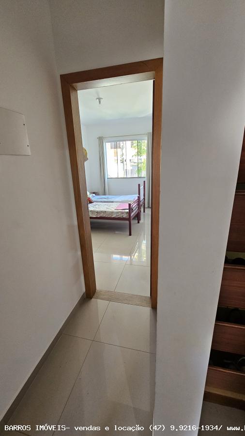 Casa à venda com 4 quartos, 97m² - Foto 11