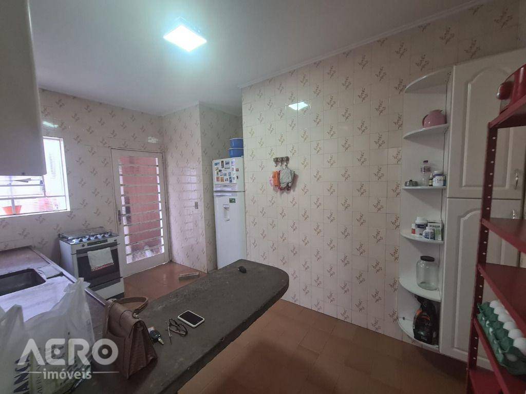 Casa à venda com 3 quartos, 184m² - Foto 4