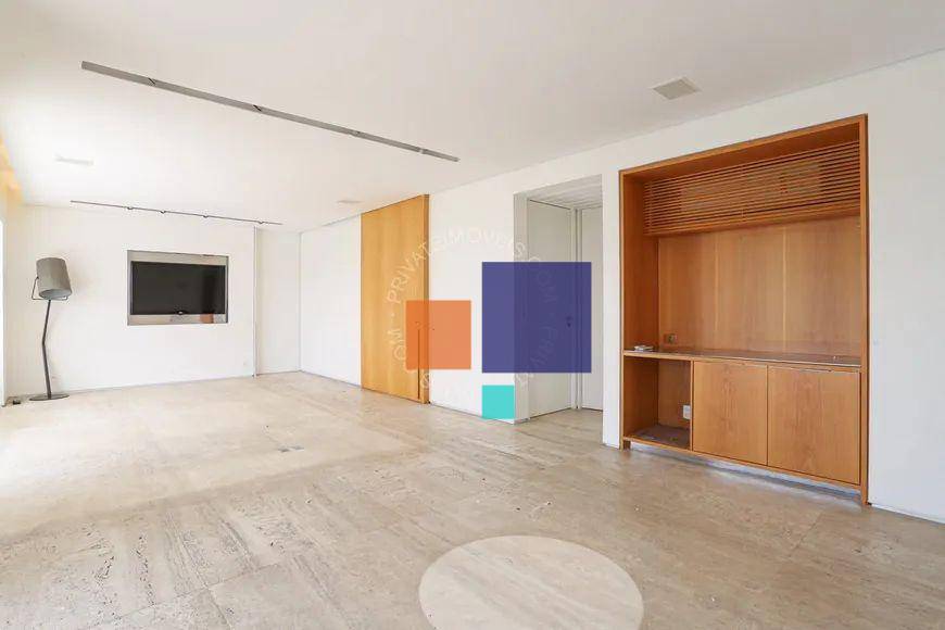 Apartamento à venda com 3 quartos, 171m² - Foto 2