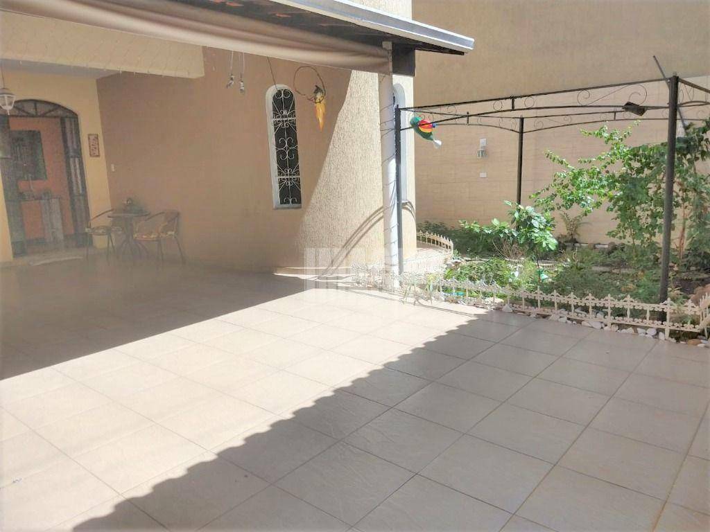 Sobrado à venda com 4 quartos, 290m² - Foto 2