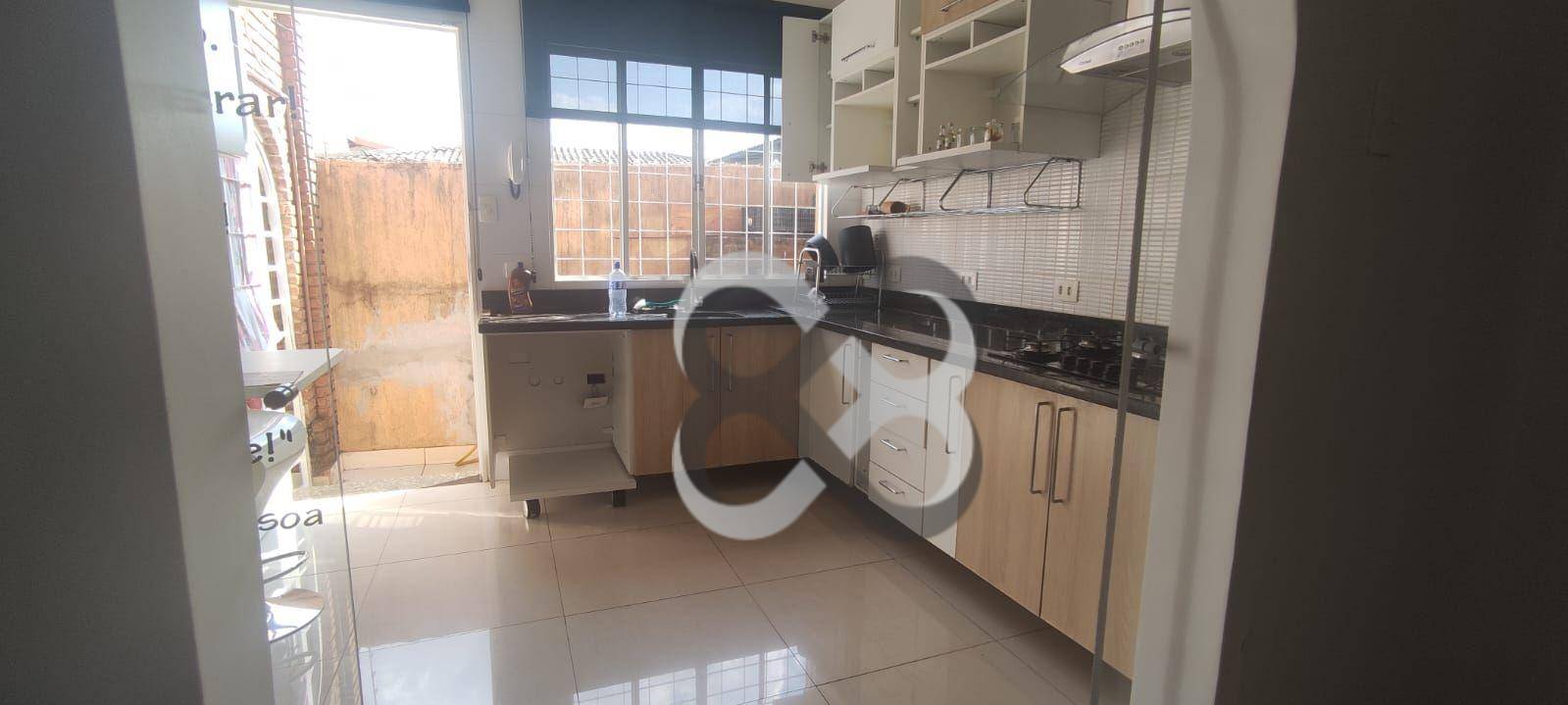 Casa para alugar com 4 quartos, 189m² - Foto 15