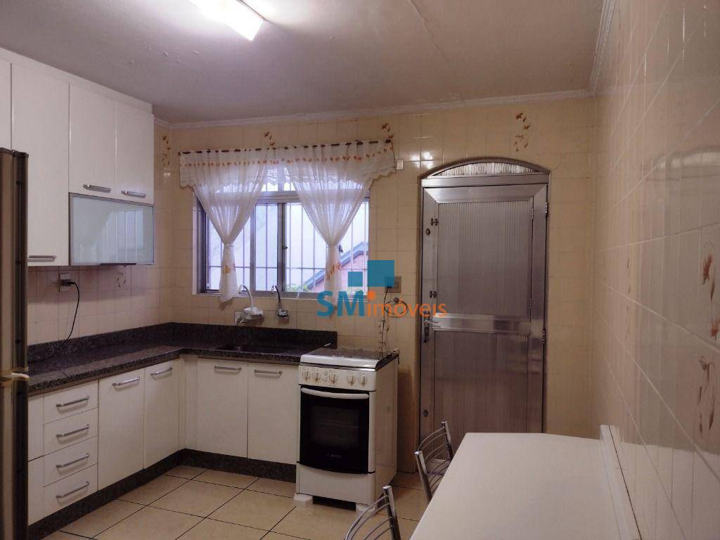 Casa à venda com 3 quartos, 217m² - Foto 4