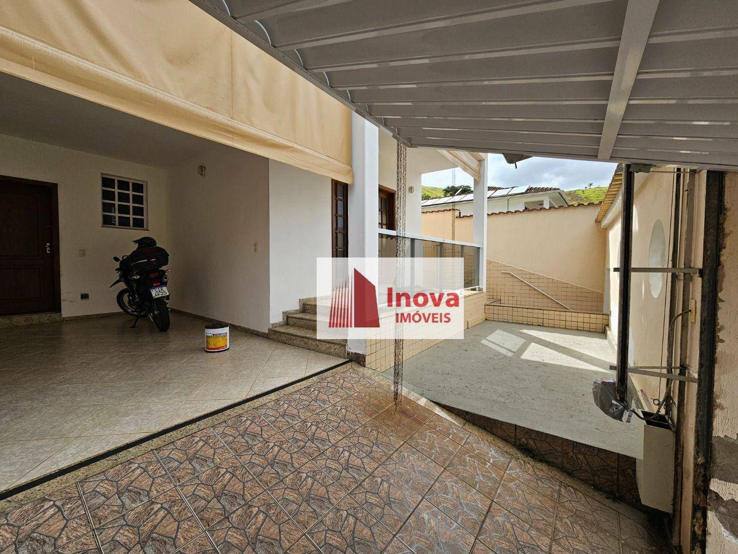 Casa para alugar com 4 quartos, 220m² - Foto 3