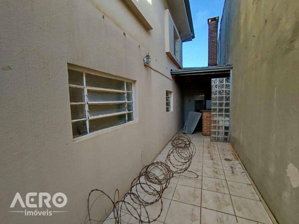 Casa para alugar com 3 quartos, 210m² - Foto 24