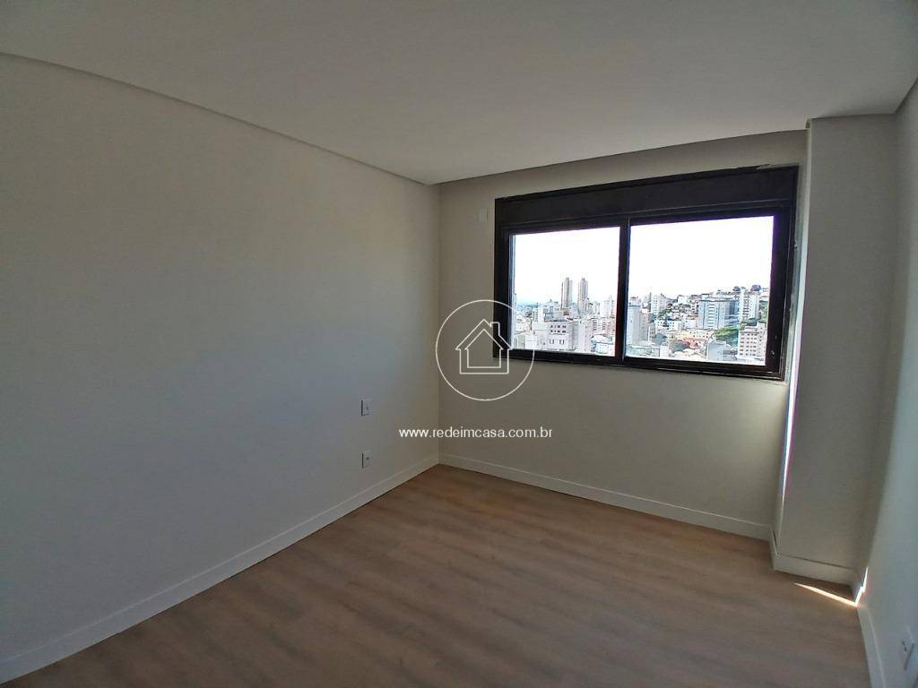 Apartamento à venda com 4 quartos, 186m² - Foto 18