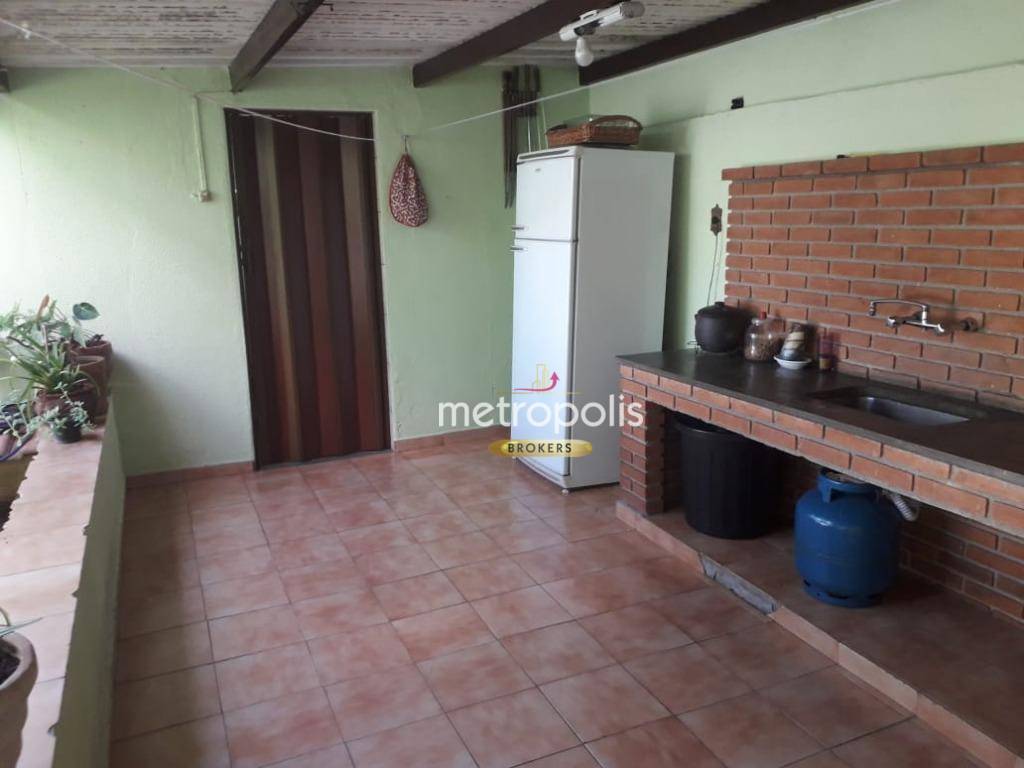 Casa à venda e aluguel com 3 quartos, 207m² - Foto 3