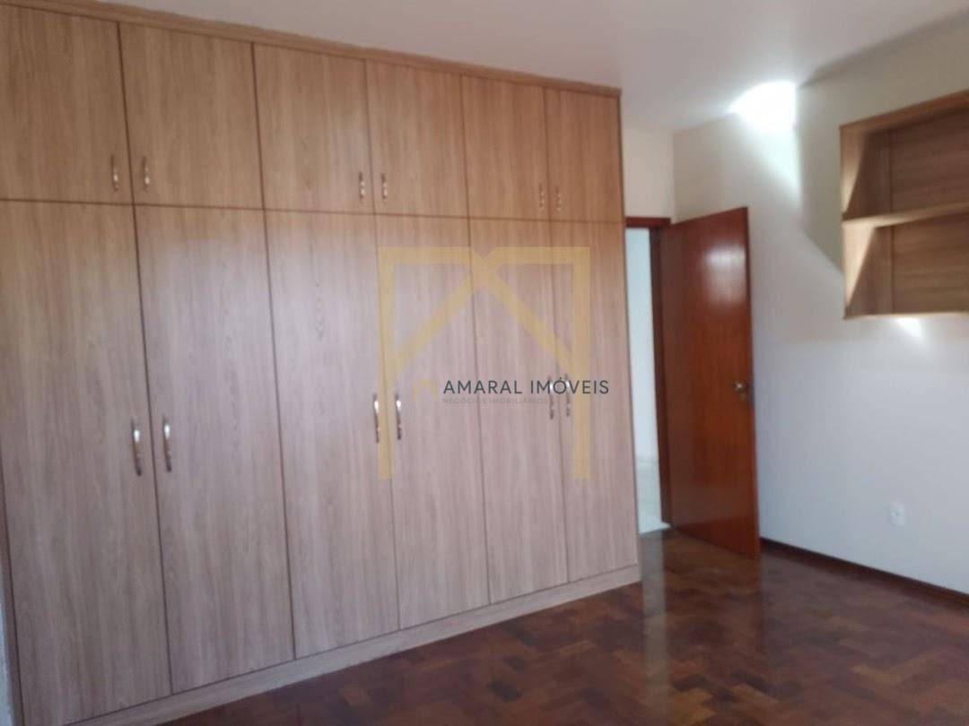 Casa à venda com 3 quartos, 193m² - Foto 8