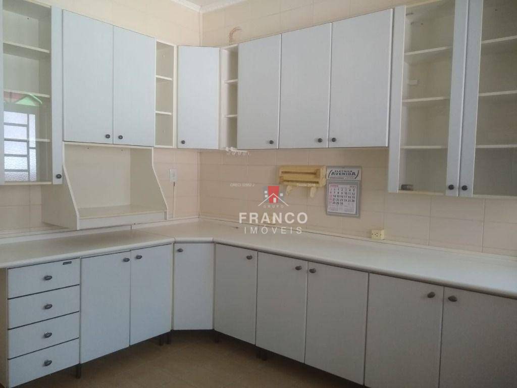 Casa para alugar com 3 quartos, 220m² - Foto 19