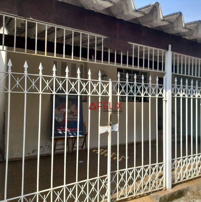 Casa, 6 quartos, 200 m² - Foto 1