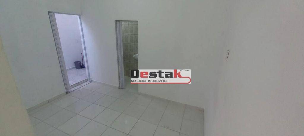 Casa para alugar com 2 quartos, 100m² - Foto 12