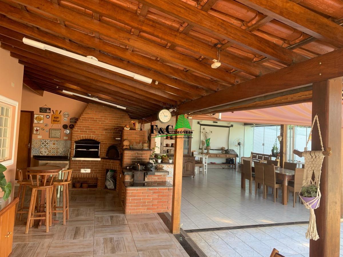 Fazenda à venda com 3 quartos, 1630m² - Foto 1