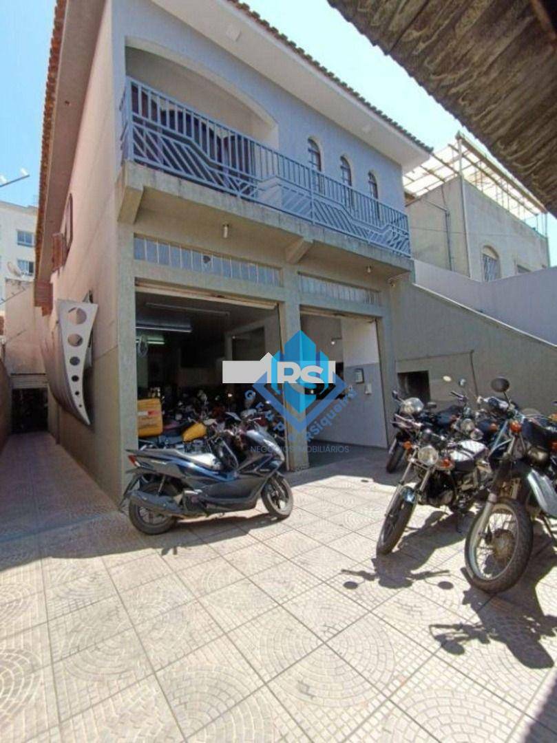 Casa à venda com 3 quartos, 250m² - Foto 2