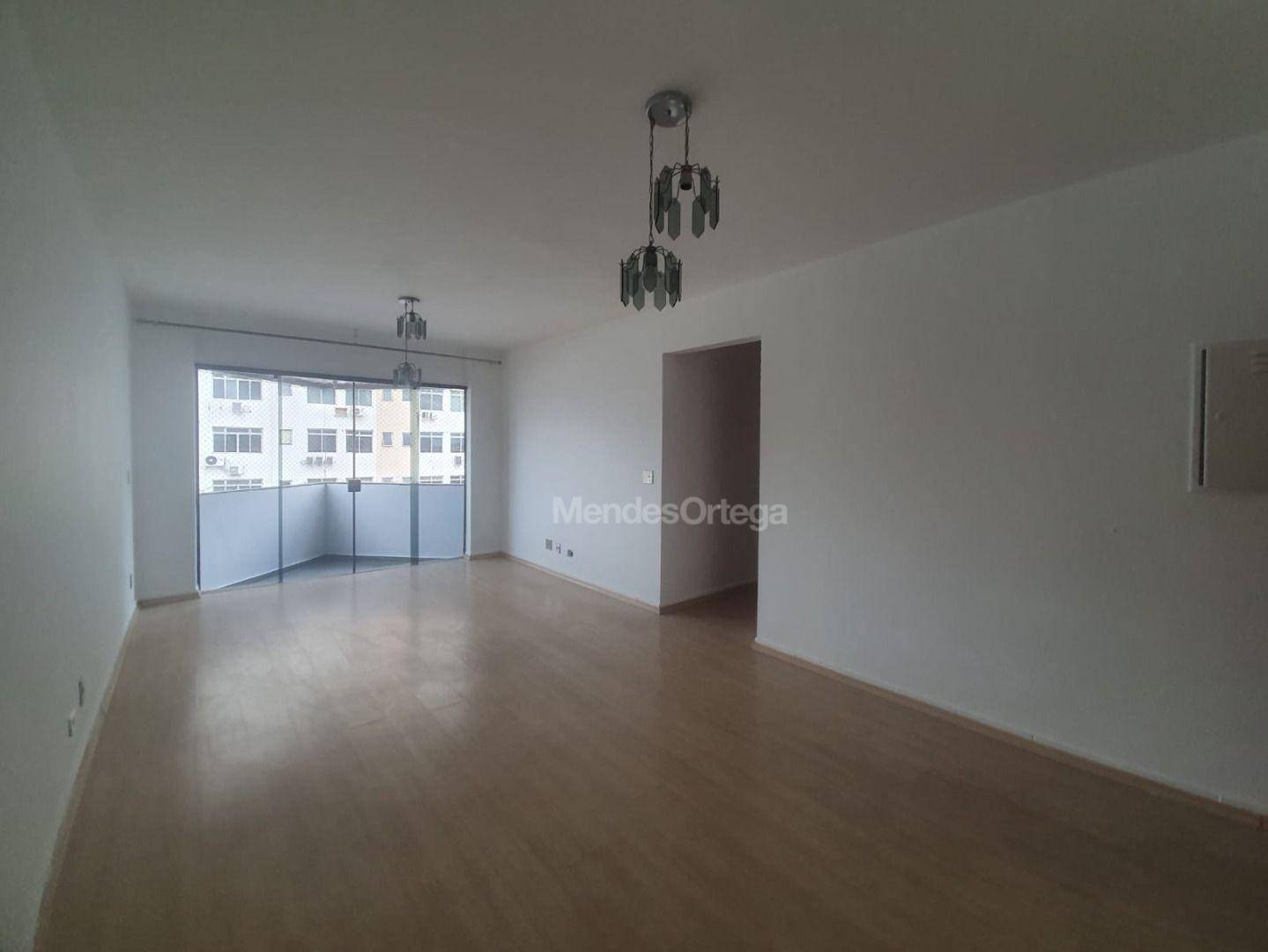 Apartamento para alugar com 3 quartos, 130m² - Foto 19