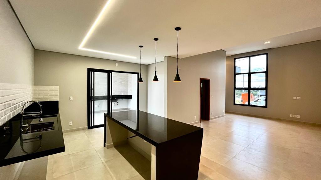 Casa à venda com 3 quartos, 300m² - Foto 1