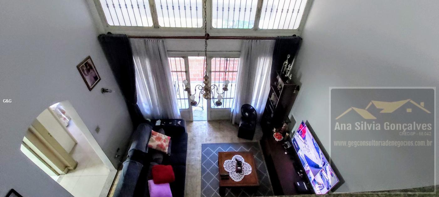 Casa à venda com 3 quartos, 177m² - Foto 1