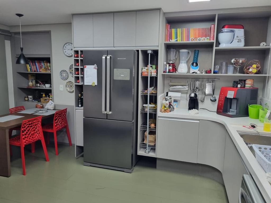 Apartamento à venda com 3 quartos, 238m² - Foto 11