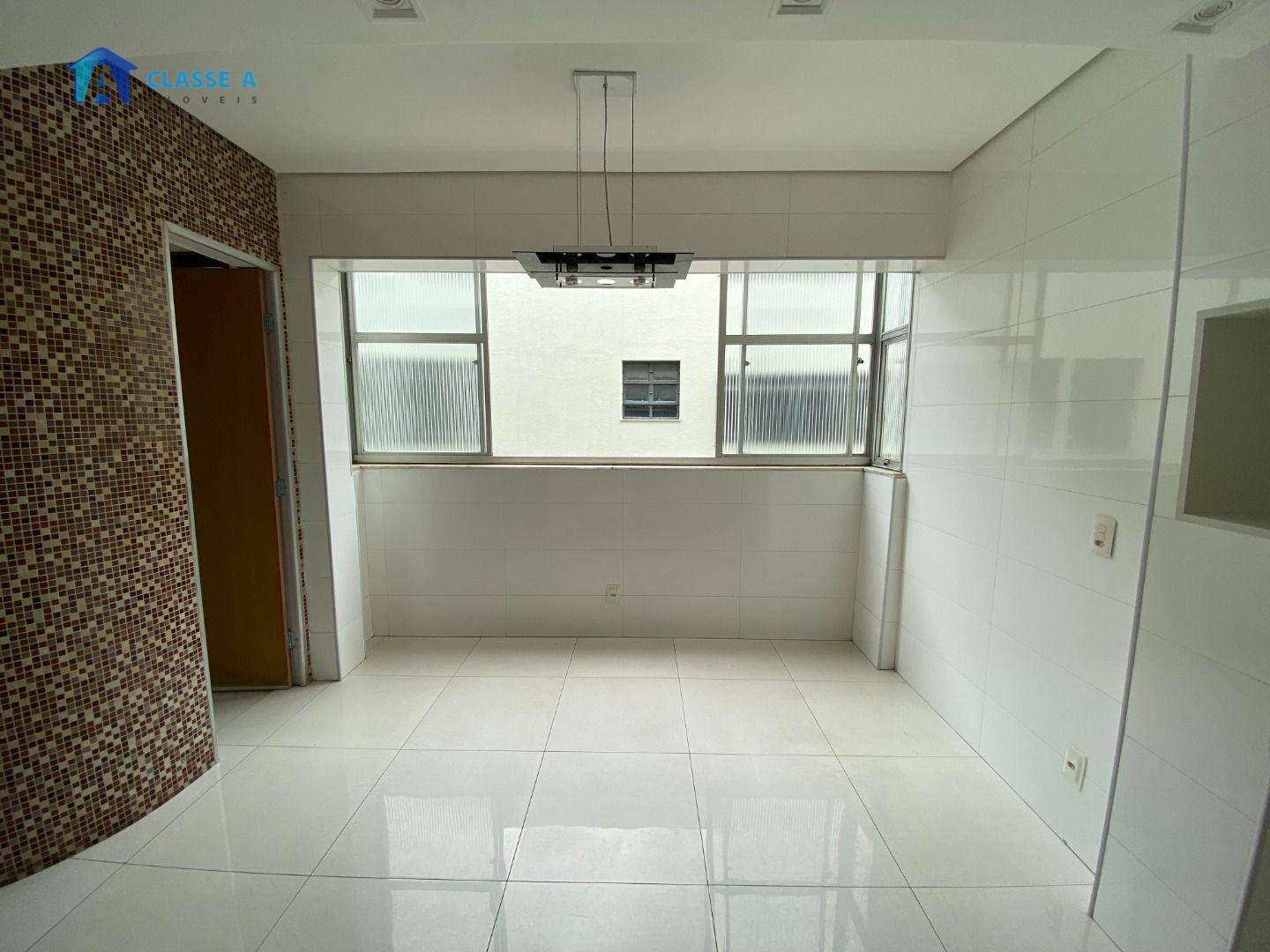 Apartamento à venda com 4 quartos, 140m² - Foto 2