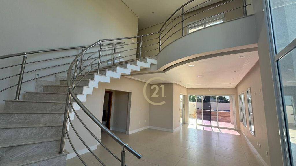 Casa de Condomínio para alugar com 3 quartos, 322m² - Foto 4